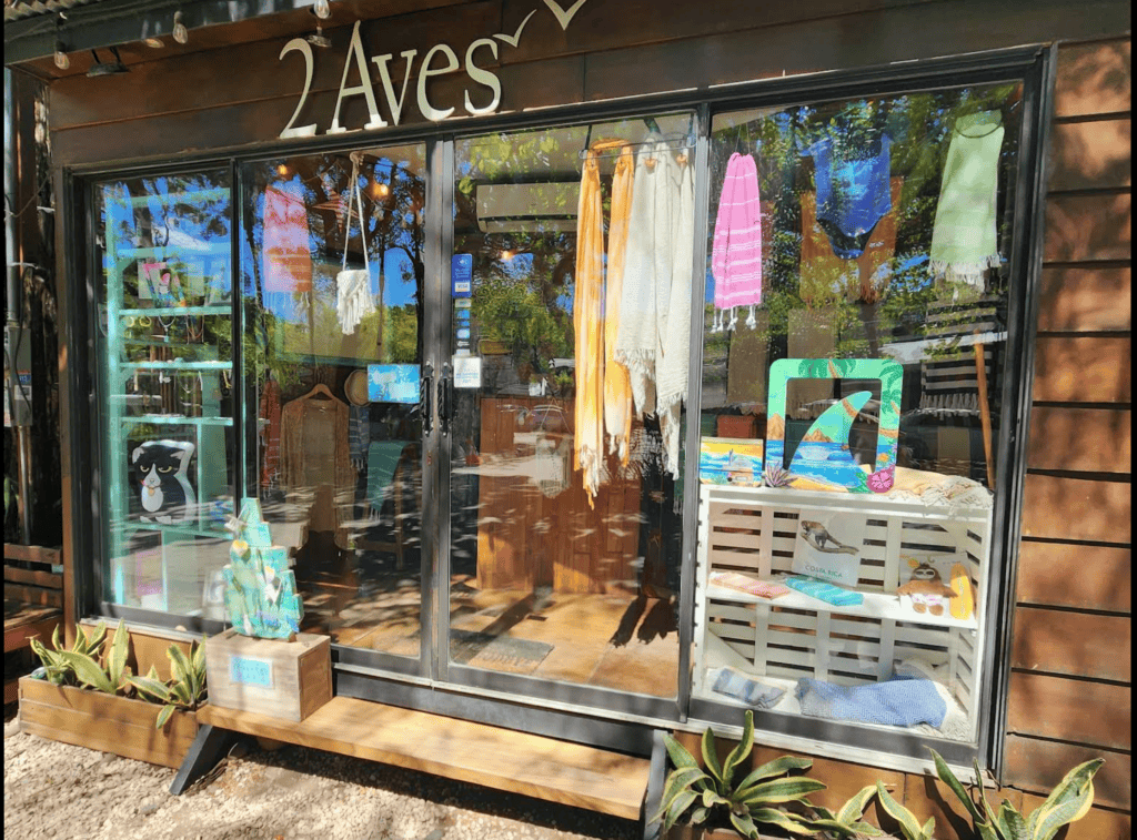 Bright shop window featuring handmade scarves, jewelry, and tropical decor for Tamarindo visitors.