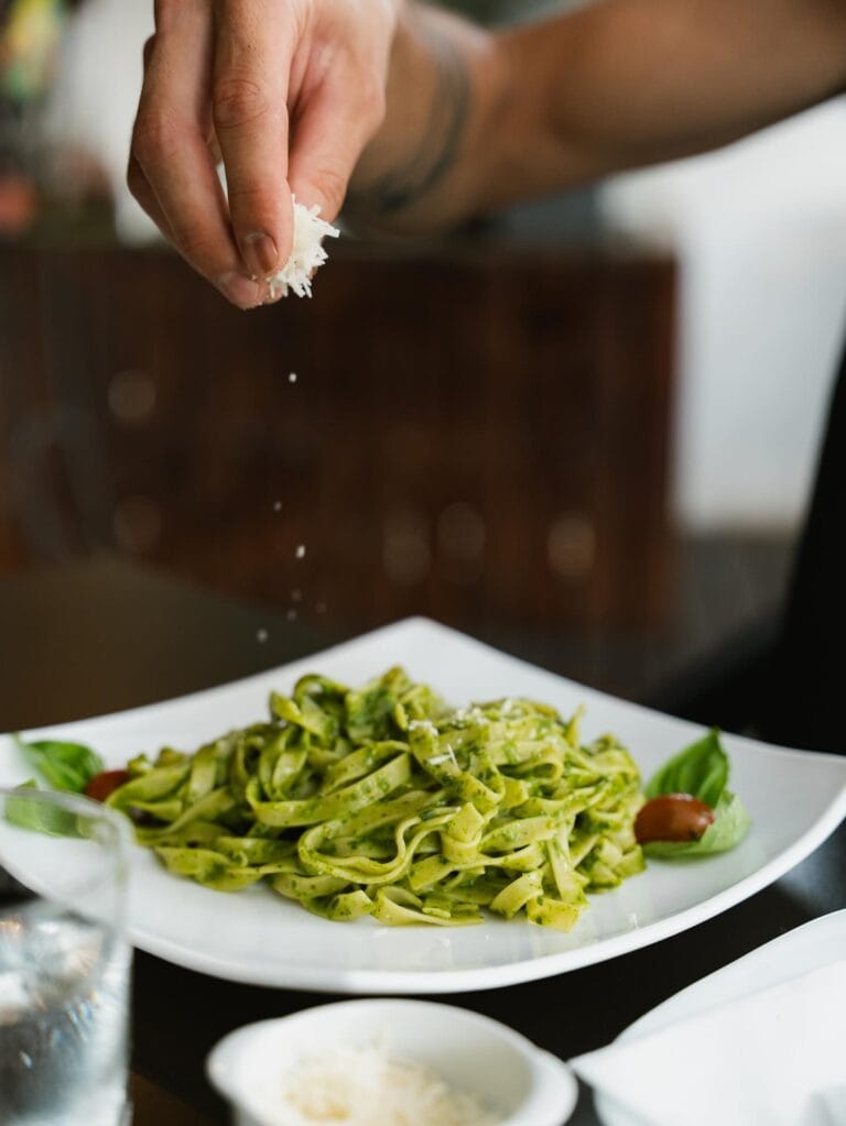 559818701 18320370490209186 8280682353791602053 n 768x1023