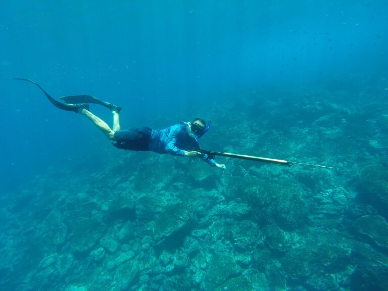 Chris spearfishing 768x576