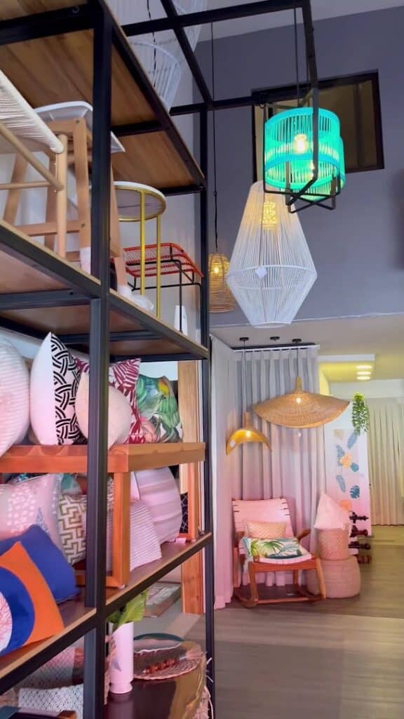02 guanaa furniture store 576x1024