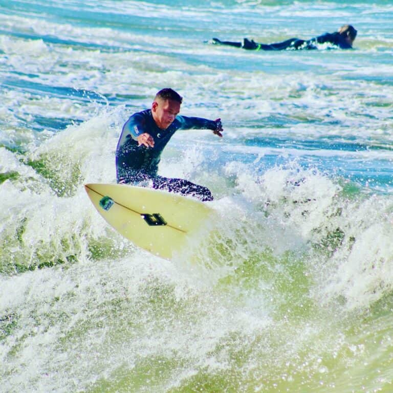 magic waves surf school 1 1 768x768